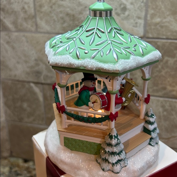 Hallmark Keepsake Ornament Club 2020 "Snowman Band" Christmas ornament. - Picture 5 of 7